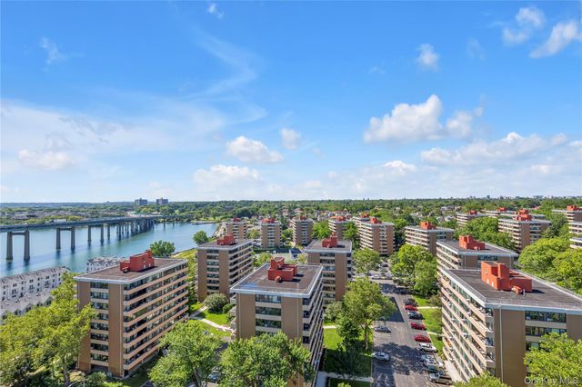 166-25 powells cove Boulevard 17G, Beechhurst, NY 11357