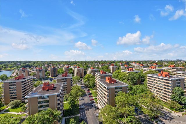 166-25 powells cove Boulevard 17G, Beechhurst, NY 11357