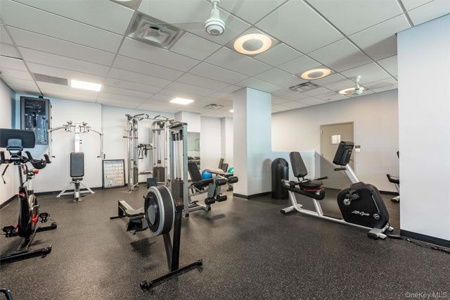166-25 powells cove Boulevard 17G, Beechhurst, NY 11357