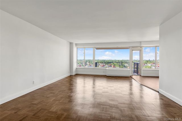 166-25 powells cove Boulevard 17G, Beechhurst, NY 11357
