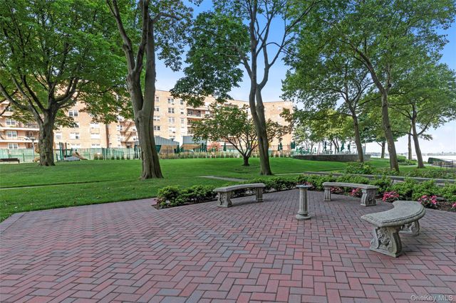 166-25 powells cove Boulevard 17G, Beechhurst, NY 11357