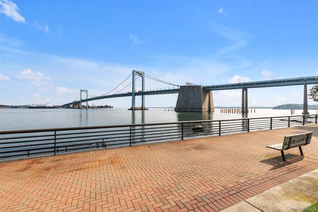 166-25 powells cove Boulevard 17G, Beechhurst, NY 11357
