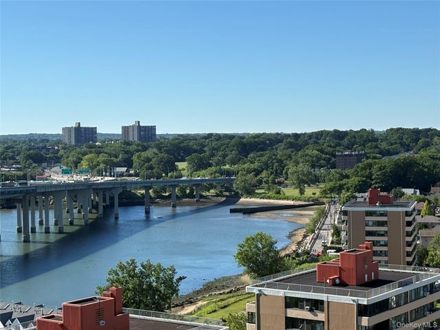 166-25 powells cove Boulevard 17G, Beechhurst, NY 11357
