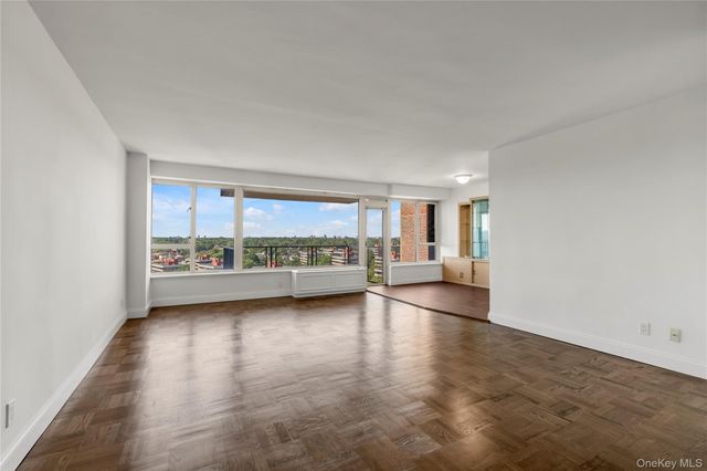 166-25 powells cove Boulevard 17G, Beechhurst, NY 11357