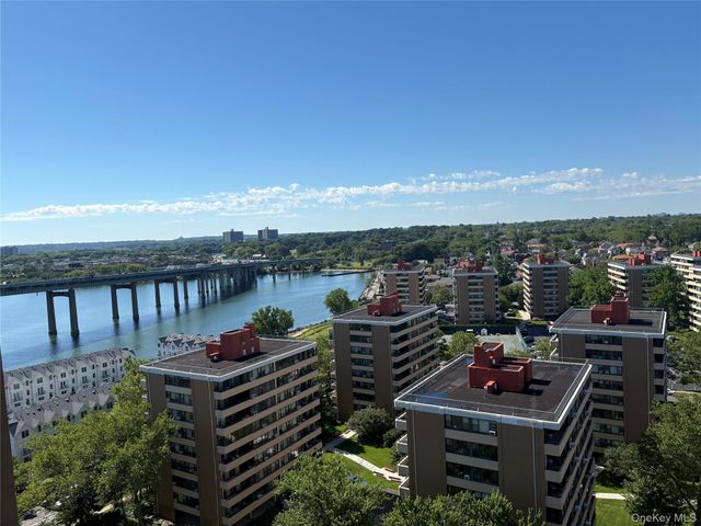 166-25 powells cove Boulevard 17G, Beechhurst, NY 11357