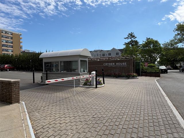 166-25 powells cove Boulevard 17G, Beechhurst, NY 11357