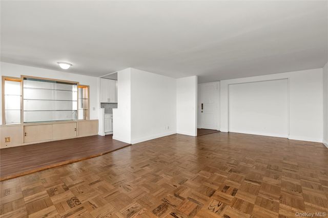 166-25 powells cove Boulevard 17G, Beechhurst, NY 11357
