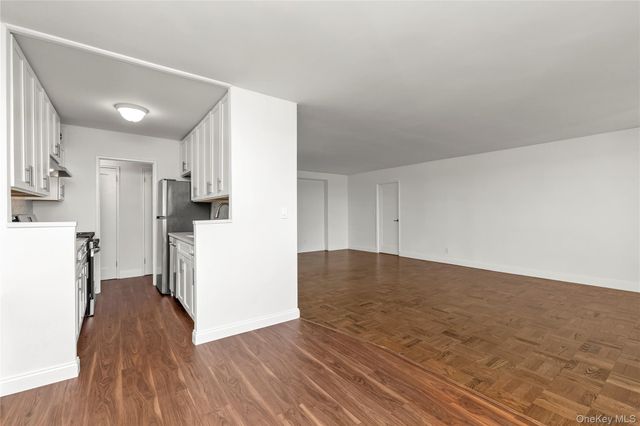 166-25 powells cove Boulevard 17G, Beechhurst, NY 11357