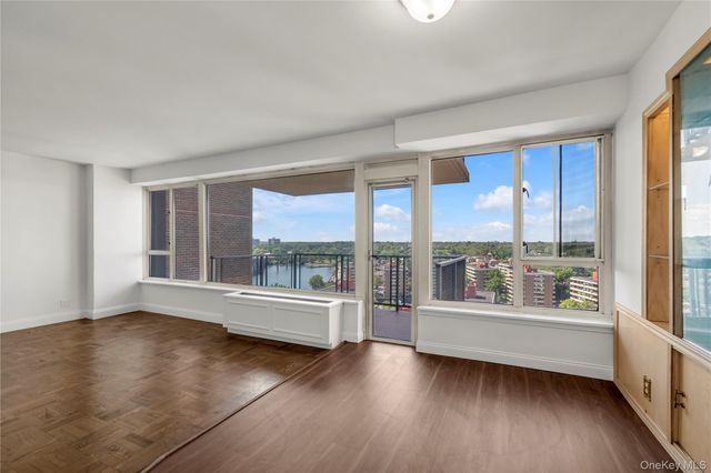 166-25 powells cove Boulevard 17G, Beechhurst, NY 11357