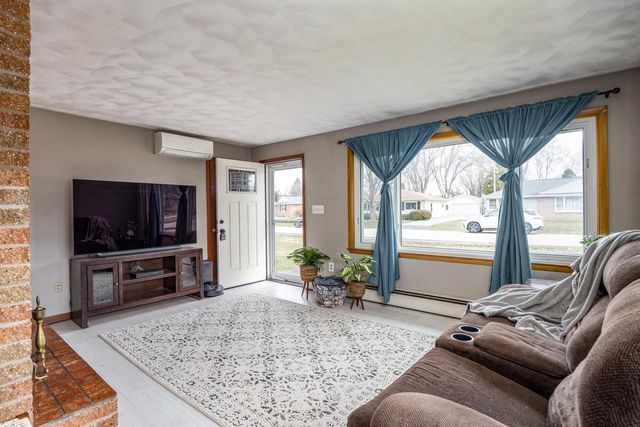 1380 LAKEVIEW LANE, Menasha, WI 54952