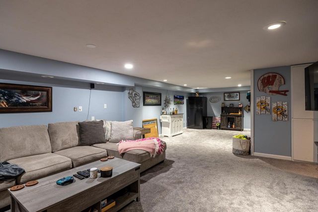 1380 LAKEVIEW LANE, Menasha, WI 54952