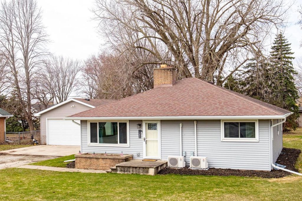 1380 LAKEVIEW LANE, Menasha, WI 54952