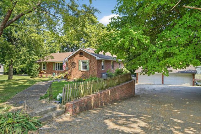 1402 Hawthorne Drive, Vincennes, IN 47591