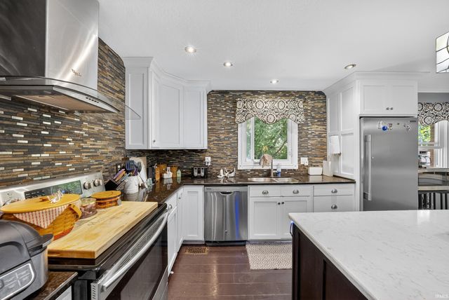 1402 Hawthorne Drive, Vincennes, IN 47591