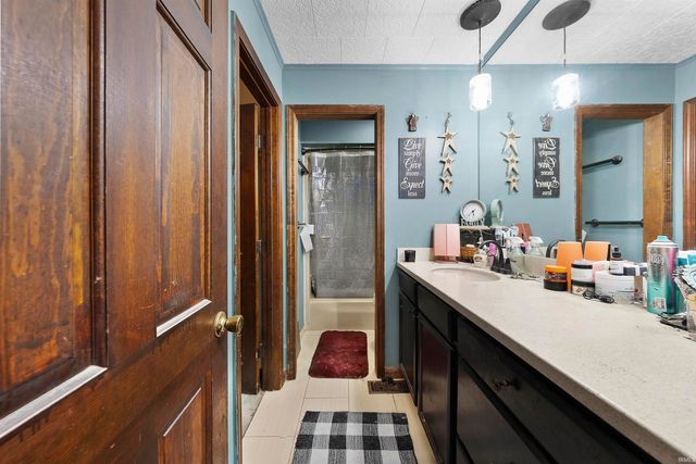 1402 Hawthorne Drive, Vincennes, IN 47591