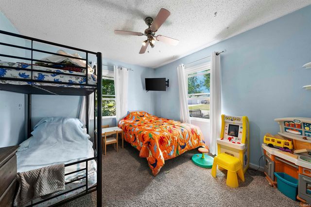 1402 Hawthorne Drive, Vincennes, IN 47591