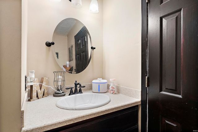 1402 Hawthorne Drive, Vincennes, IN 47591