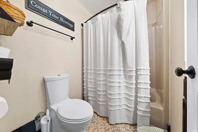 1402 Hawthorne Drive, Vincennes, IN 47591