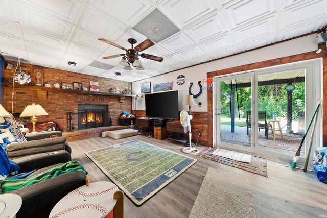 1402 Hawthorne Drive, Vincennes, IN 47591