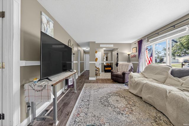 1402 Hawthorne Drive, Vincennes, IN 47591