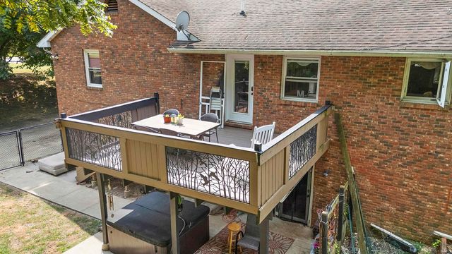 1402 Hawthorne Drive, Vincennes, IN 47591