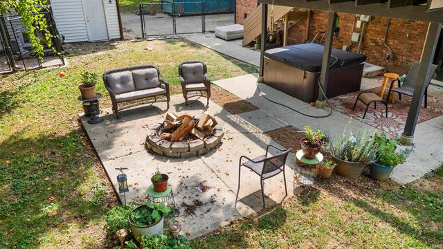 1402 Hawthorne Drive, Vincennes, IN 47591