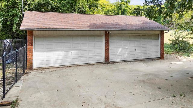 1402 Hawthorne Drive, Vincennes, IN 47591