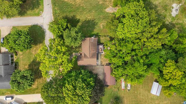 1402 Hawthorne Drive, Vincennes, IN 47591