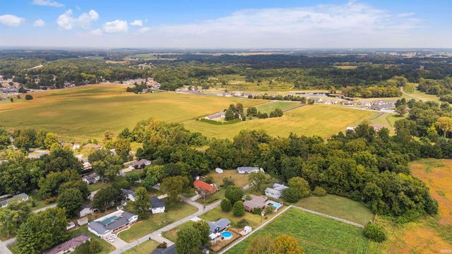 1402 Hawthorne Drive, Vincennes, IN 47591