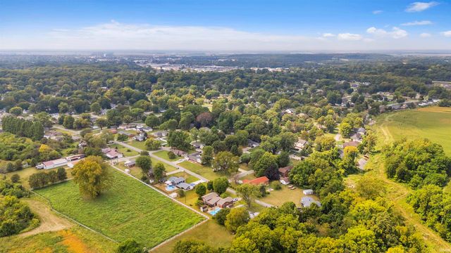 1402 Hawthorne Drive, Vincennes, IN 47591