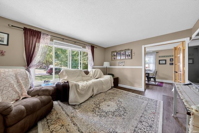 1402 Hawthorne Drive, Vincennes, IN 47591