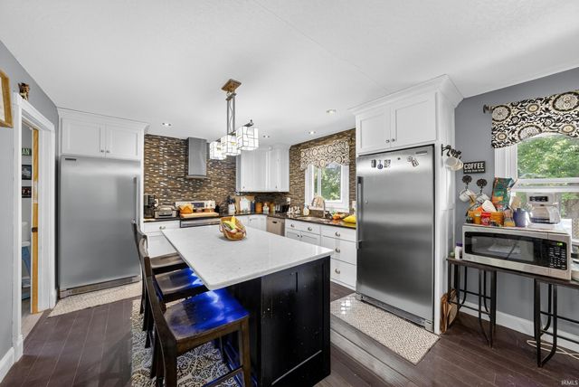 1402 Hawthorne Drive, Vincennes, IN 47591