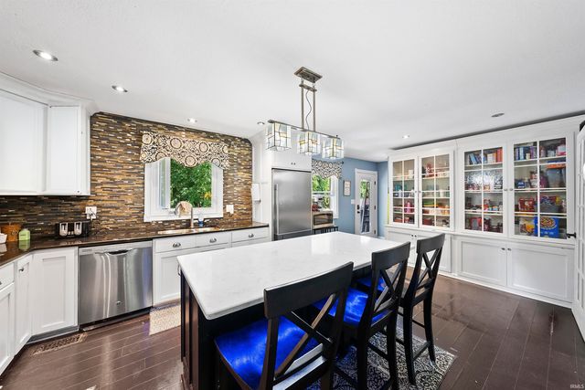 1402 Hawthorne Drive, Vincennes, IN 47591