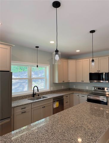 197 Maxson Hill Road, Hopkinton, RI 02833