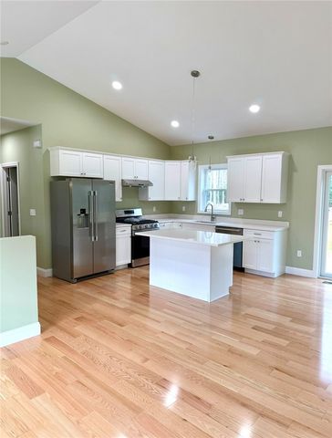 197 Maxson Hill Road, Hopkinton, RI 02833
