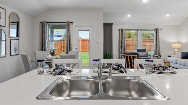 3102 Charleston Drive, Ennis, TX 75119