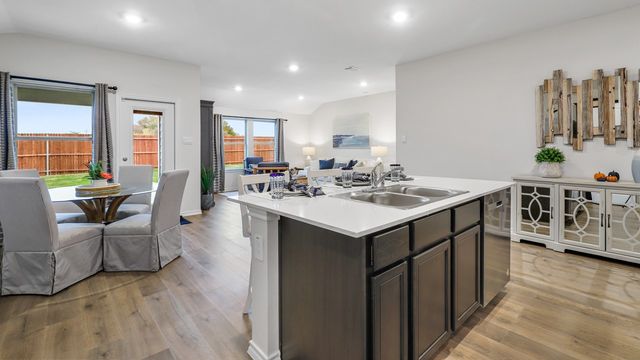 3102 Charleston Drive, Ennis, TX 75119