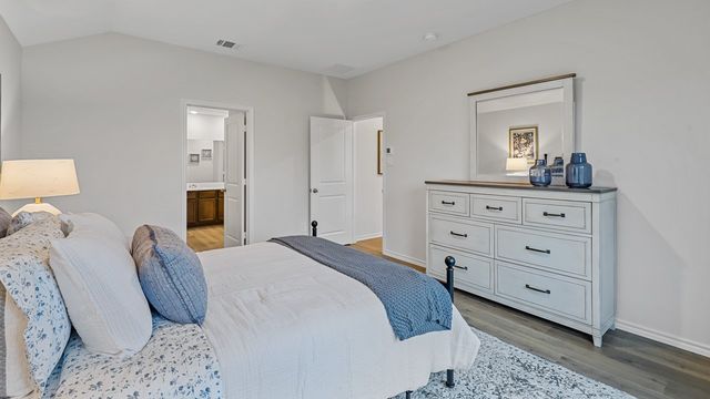 3102 Charleston Drive, Ennis, TX 75119