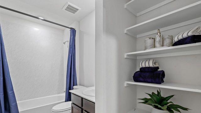 3102 Charleston Drive, Ennis, TX 75119