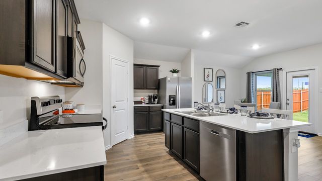 3102 Charleston Drive, Ennis, TX 75119