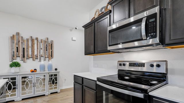 3102 Charleston Drive, Ennis, TX 75119