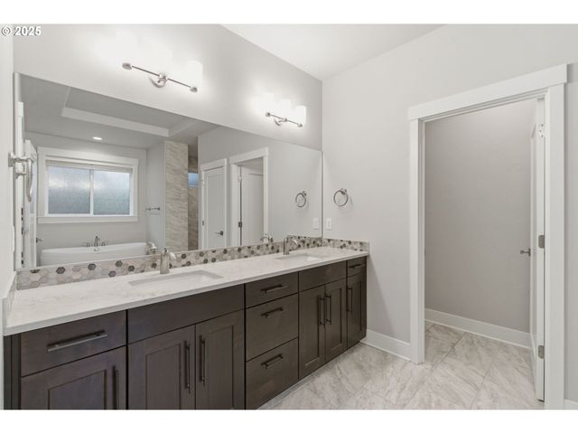 3228 Nw HOOD Ct, Camas, WA 98607