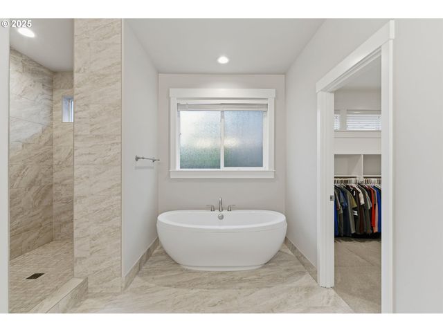 3228 Nw HOOD Ct, Camas, WA 98607