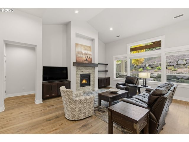 3228 Nw HOOD Ct, Camas, WA 98607