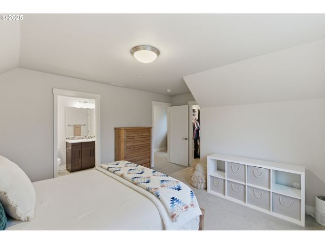 3228 Nw HOOD Ct, Camas, WA 98607