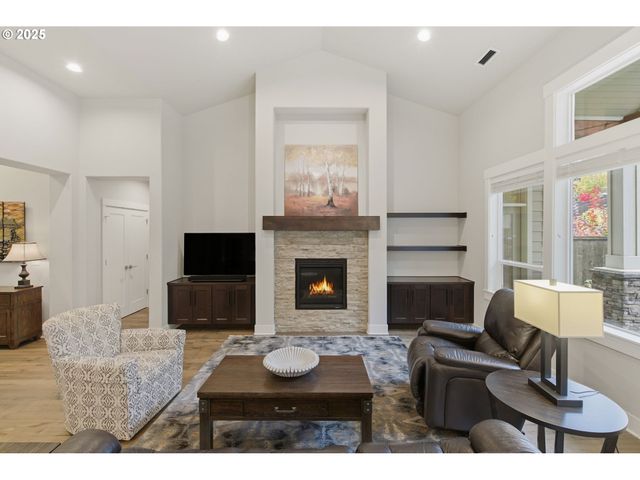 3228 Nw HOOD Ct, Camas, WA 98607