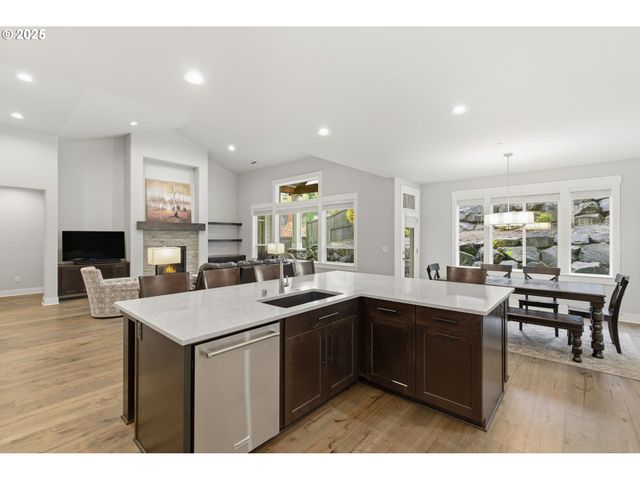 3228 Nw HOOD Ct, Camas, WA 98607