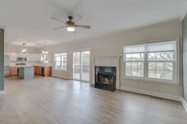2167 Oak Hill Dr, Murfreesboro, TN 37130