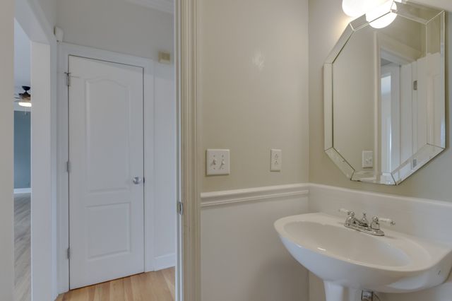 2167 Oak Hill Dr, Murfreesboro, TN 37130