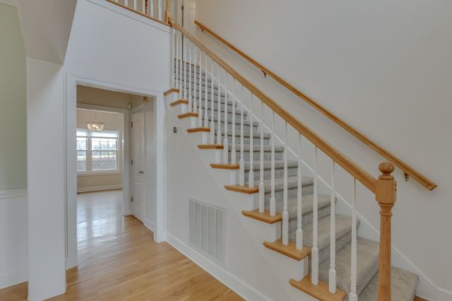 2167 Oak Hill Dr, Murfreesboro, TN 37130